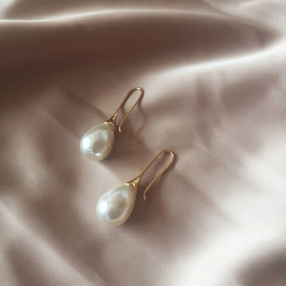 Elegant Water‑Drop Pearl Earrings