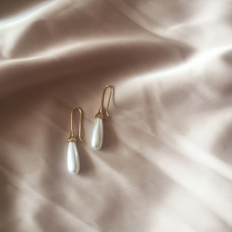 Elegant Water‑Drop Pearl Earrings