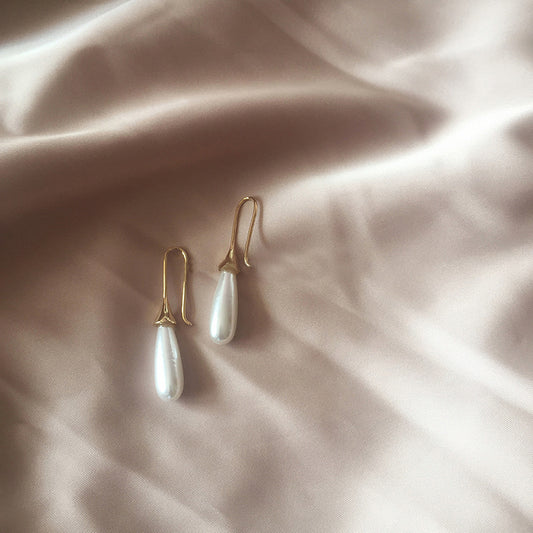 Elegant Water‑Drop Pearl Earrings